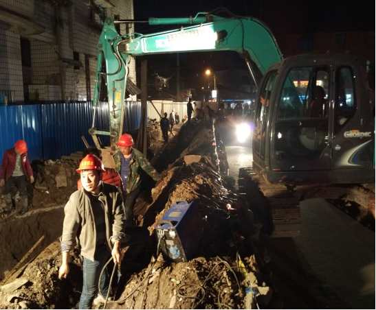 徹夜奮戰 遷改管線 支持城市建設