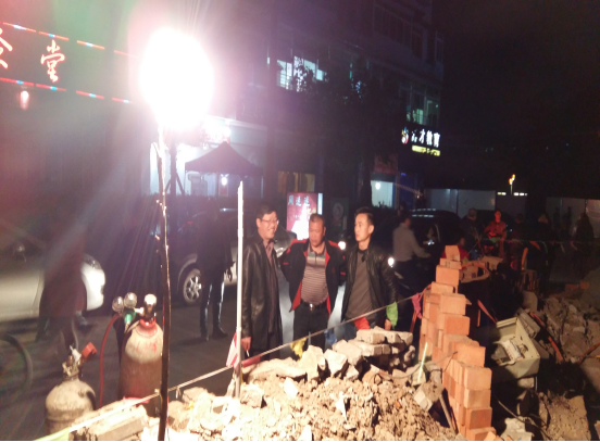 徹夜奮戰 遷改管線 支持城市建設