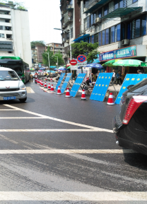 水司、交警等多方通力協作  快速處置忠孝街自來水爆管搶修