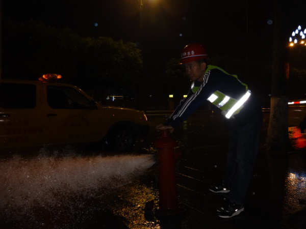 沖洗管網保水質  安全巡查責任重