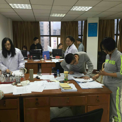 加班加點不言苦  團結協作齊奮戰