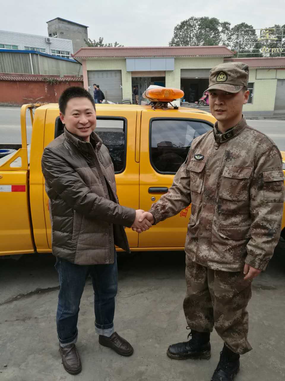 快速搶險保供水 展現軍民魚水情