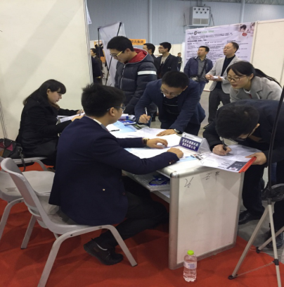 尋找最出色的你 ——記成都春季中高級人才洽談會現場