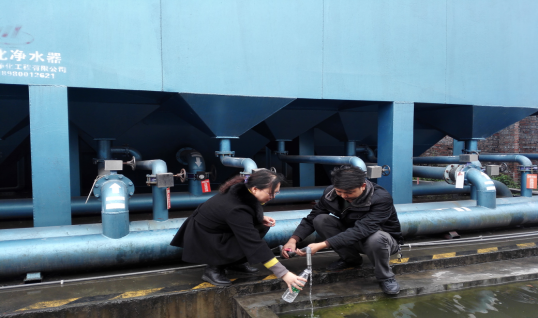 擼起袖子加油干  團結協作暖人心