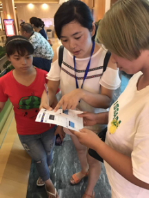 營銷部抄收組到交房現場開展繳費渠道便民宣傳