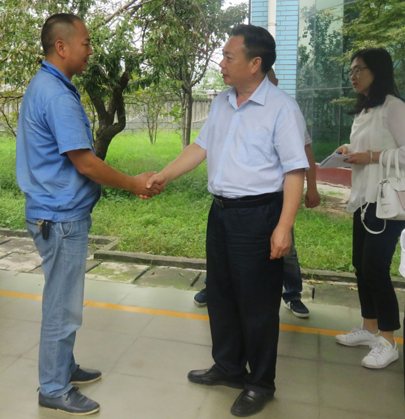 董大華局長深入清源水務集團檢查節前安全慰問一線員工