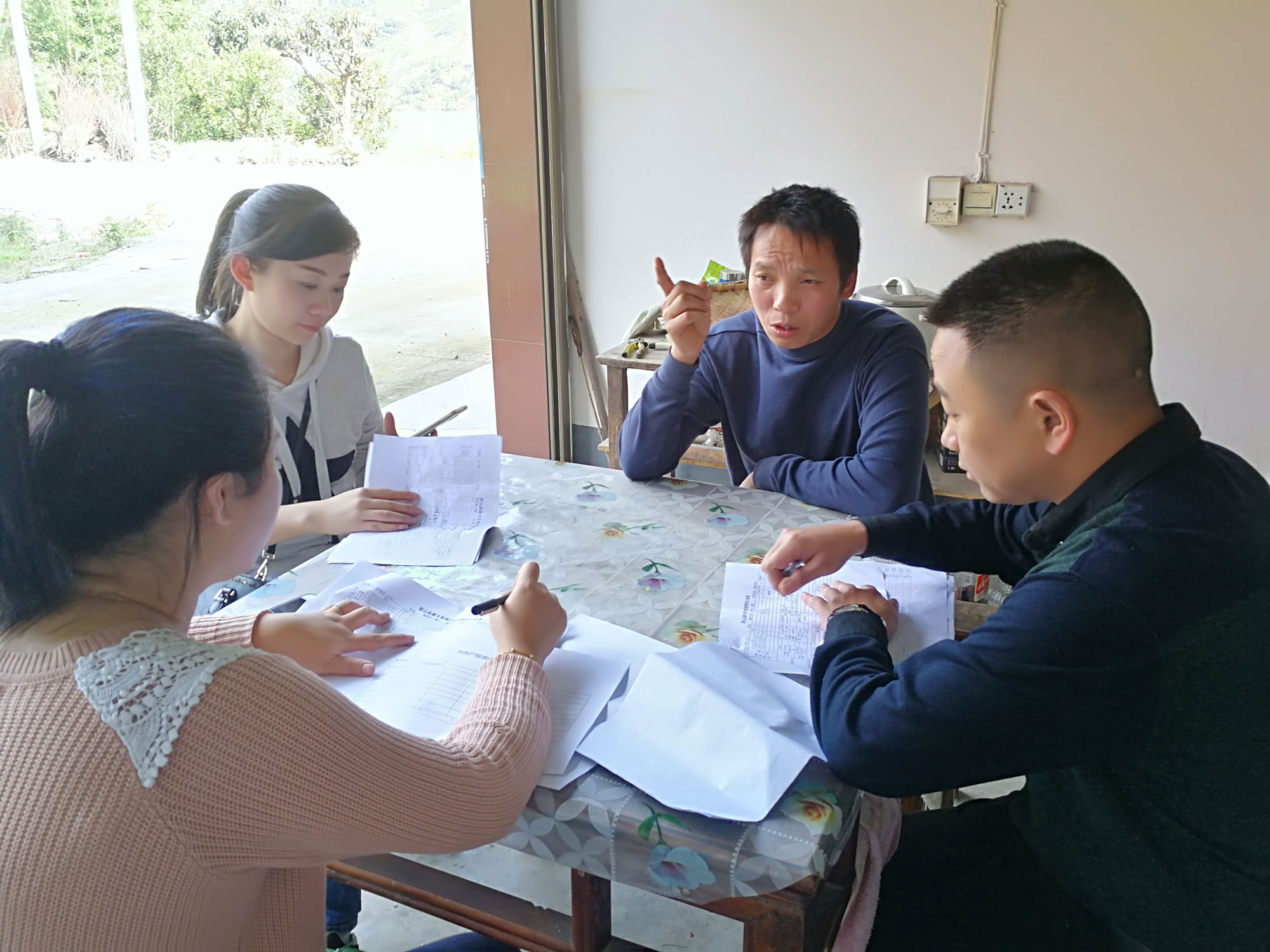 清源水務集團公司深入栗子村開展脫貧自查驗收工作