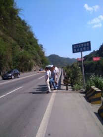 勤勤懇懇為工作，認認真真為百姓