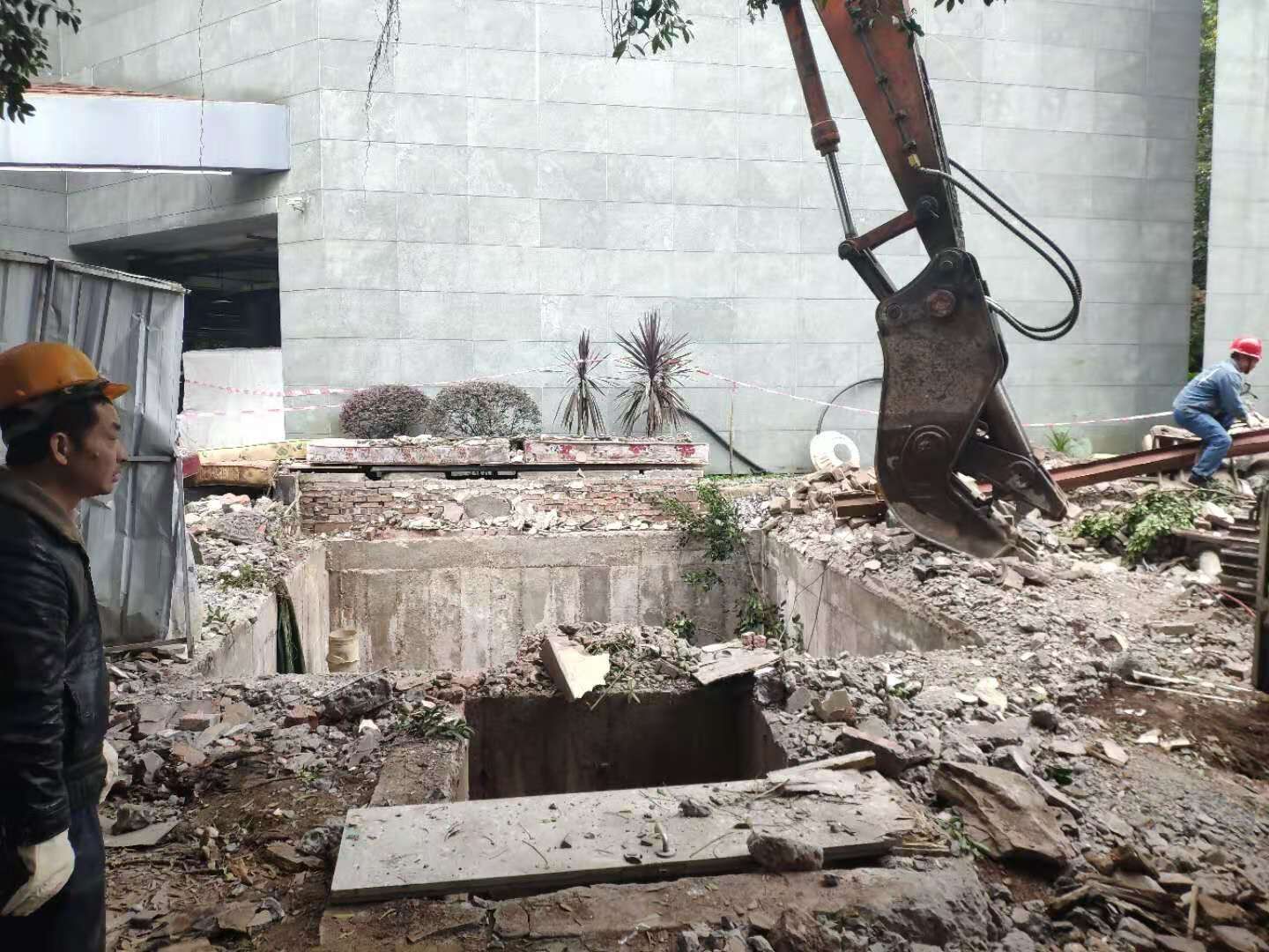 污水泵站管理部完成南岸西區 污水提升泵站拆除工作