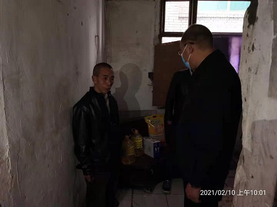 集團(tuán)公司慰問“雙包雙保”社區(qū)困難群眾