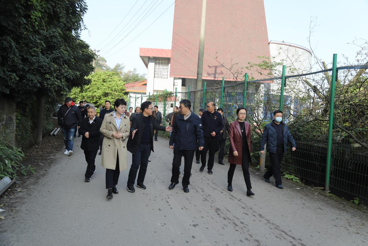 市人大常委會副主任陳厚生率隊調研宜賓市中心城區水源遷建工程建設管理情況