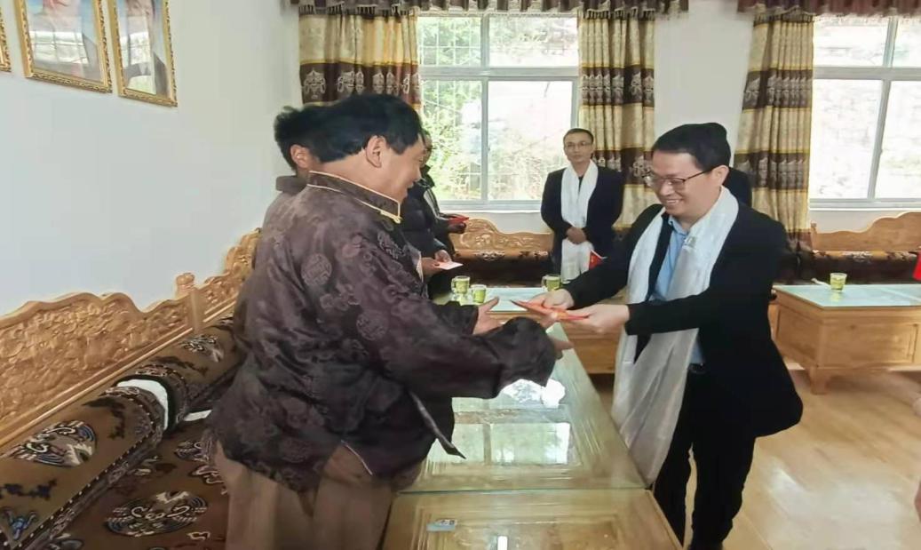 千里慰問送溫暖 真情幫扶助振興 ——集團公司到新龍縣開展幫扶慰問活動