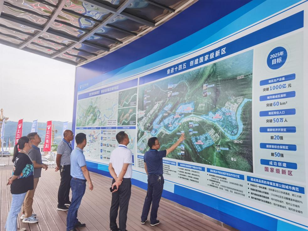 清源水務集團黨委書記、董事長周燕賓率隊到臨港公司開展安全生產檢查工作