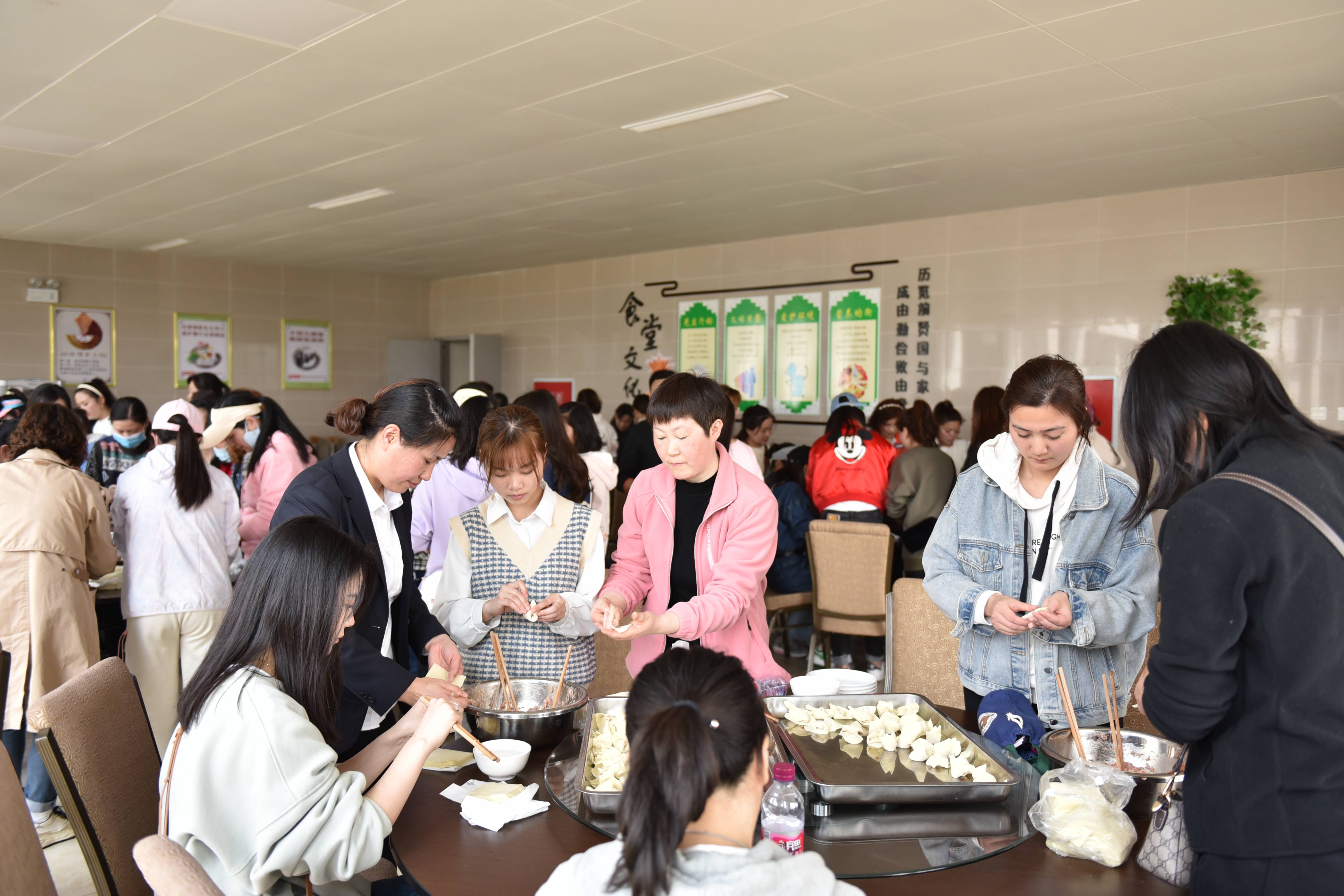 公服集團(tuán)清源水務(wù)公司開展“流光溢彩?活力三八”主題活動