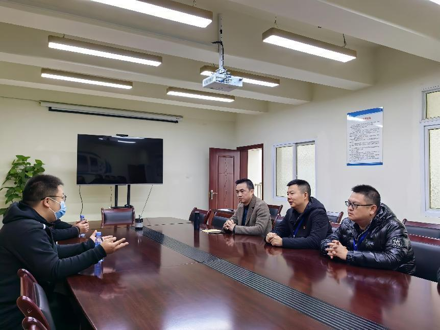 助校解憂獲錦旗 精準服務受好評