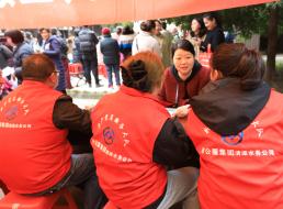 黨建引領新模式  移動辦公進小區